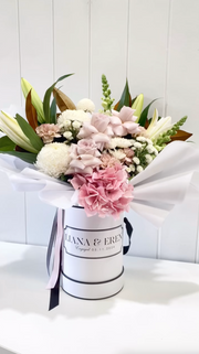 PINK MIX BLOOMS White Box
