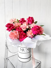 Mothers Day huge bouquet of pink reflexed roses in a personalised gift box. Hat box flowers. Hat Box roses. Mother's Day Gift. Melbourne Florist best Mother's Day Flowers in Melbourne. 